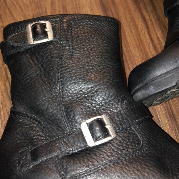 UGGS Pebbled Black leather ankle boots w/belts - Picture 3 of 8